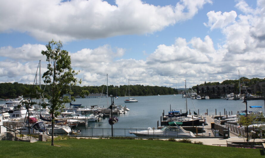 Charming Charlevoix- Shopping, Golf and Dining