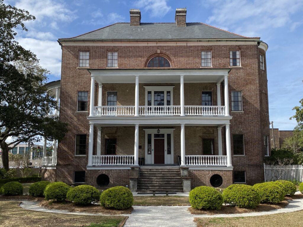 Exterior back veranda's of Joseph Manigault House