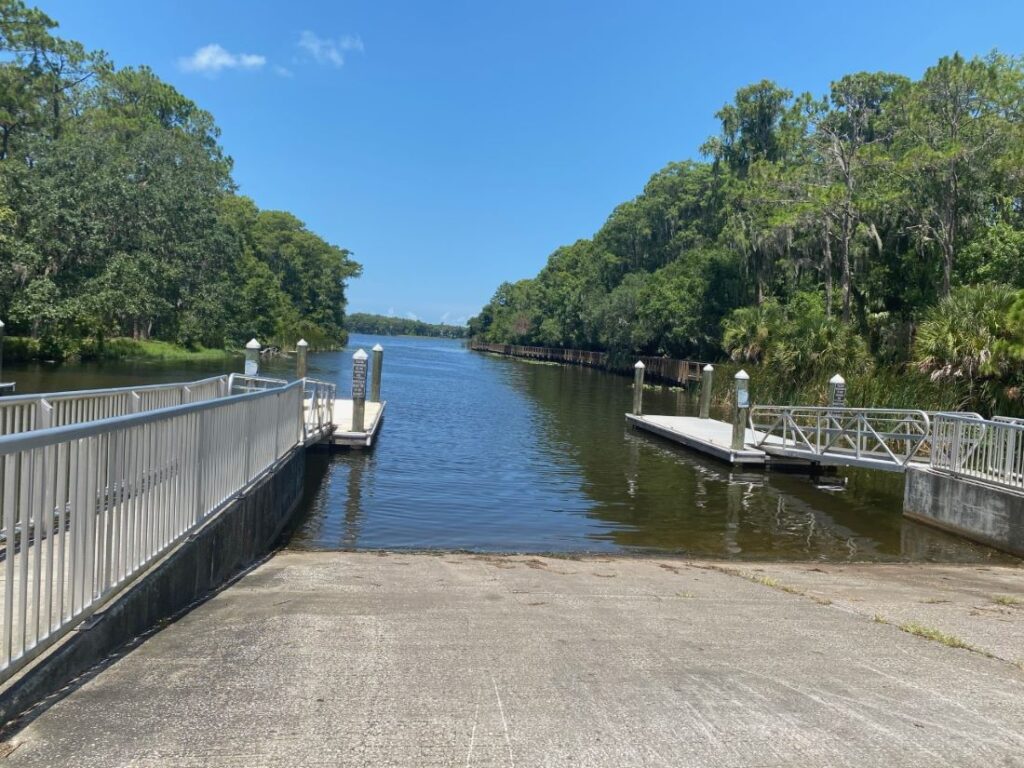 Boat ramp a John Chestnut, Sr. Park - there is a fee