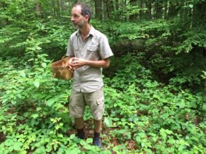 Alan gives guidance on foraging