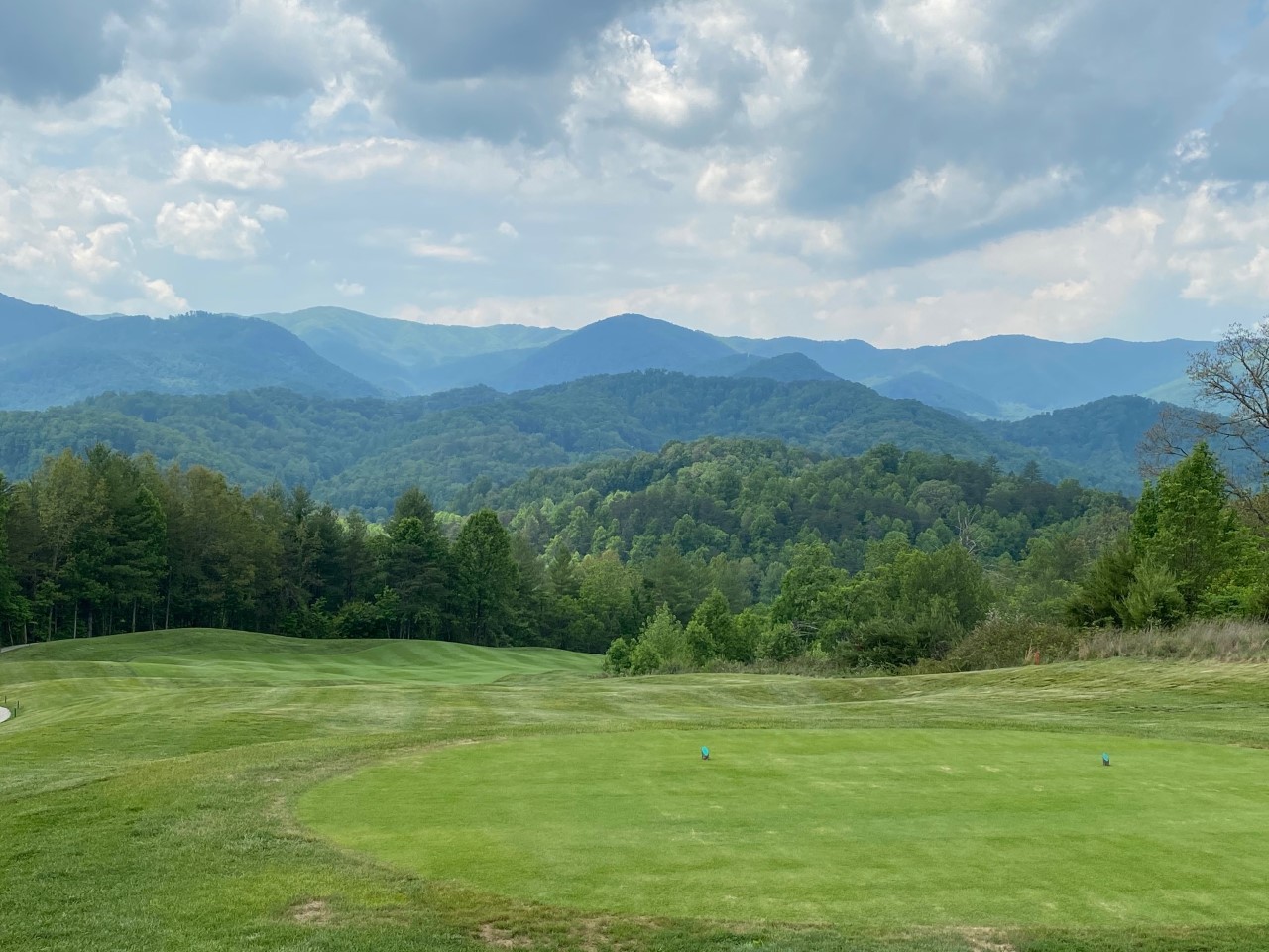 Sequoyah National No. 3 major downhill dogleg right par-5