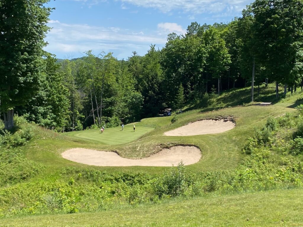 Cedar River No. 14 a downhill Par-3