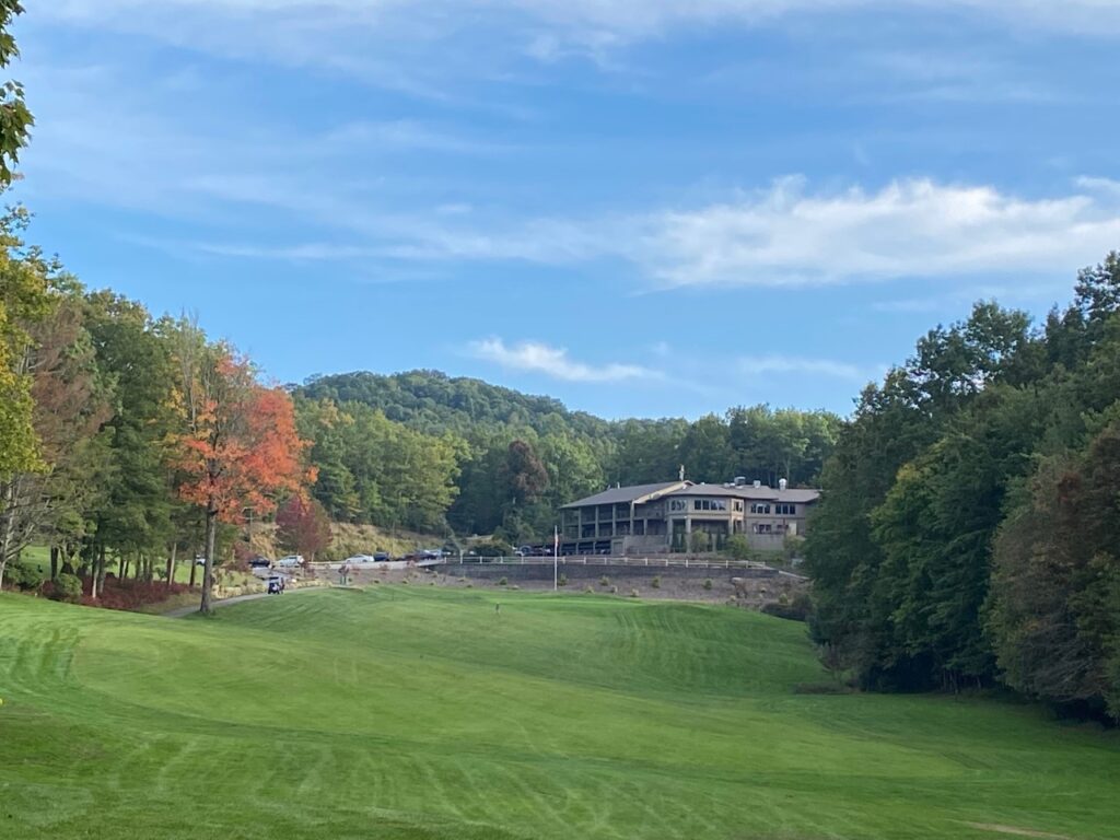 Connestee Falls No. 18 a par-4