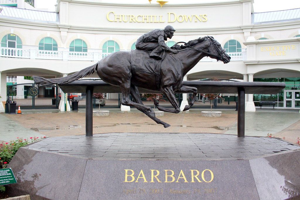 Churchill Downs & Barbaro statue.