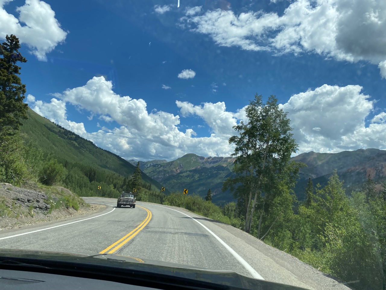Continuing the drive after Red Mountain Mining District to Ouray.