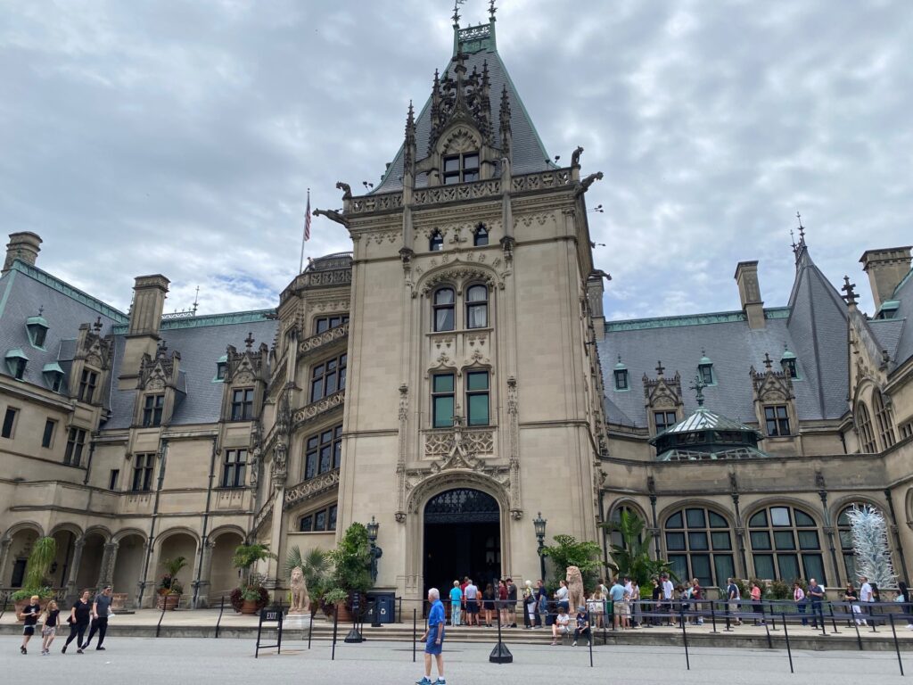 People line up for the tour of the Biltmore House.