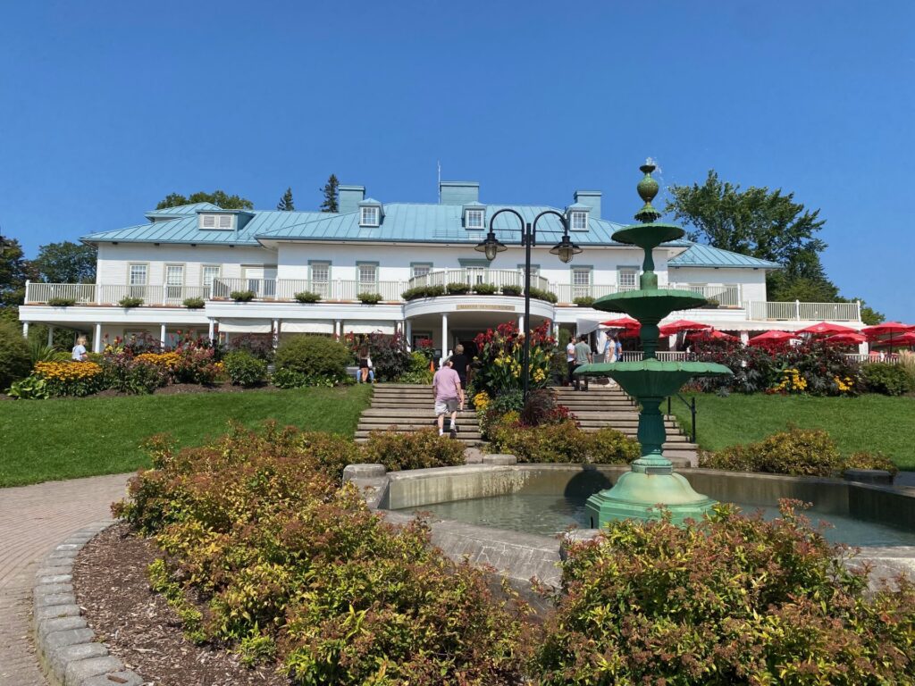 Manor Montmorency is at the top of the Cliff.